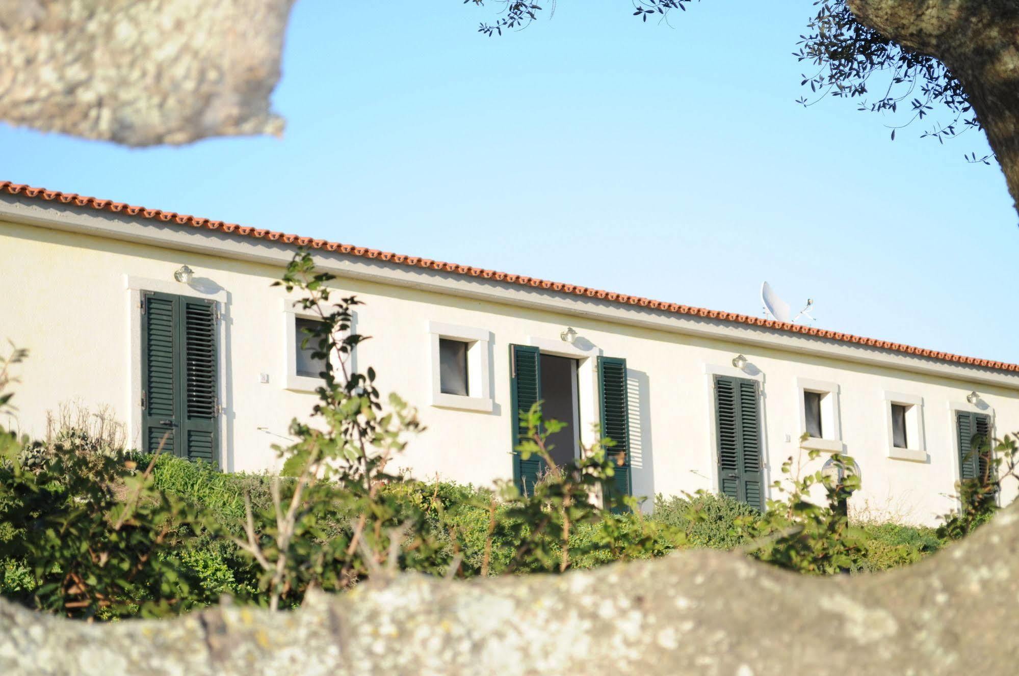 La Striscia Larga Bed & Breakfast Сан Паскуале Екстериор снимка
